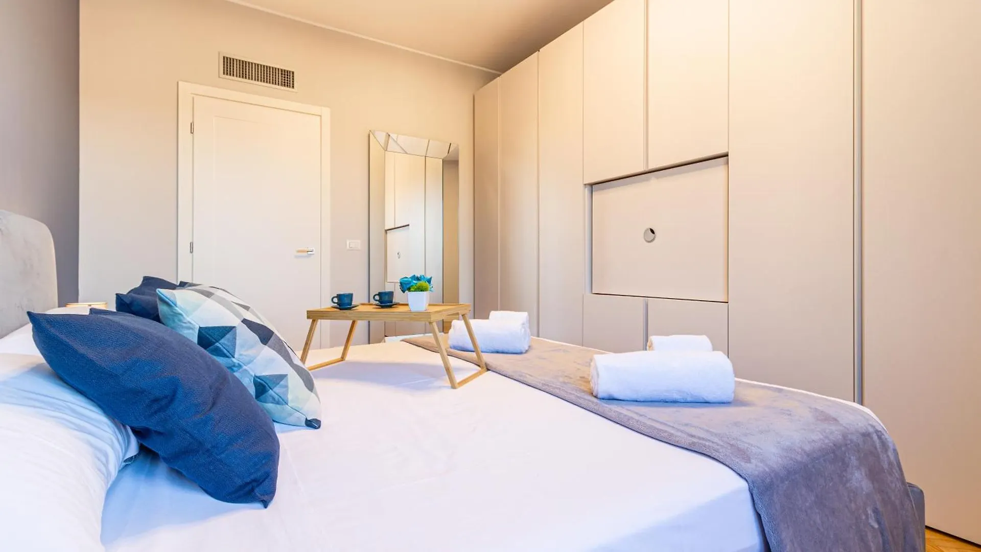 Palmanova 125 Bright Apartment Milan Italy