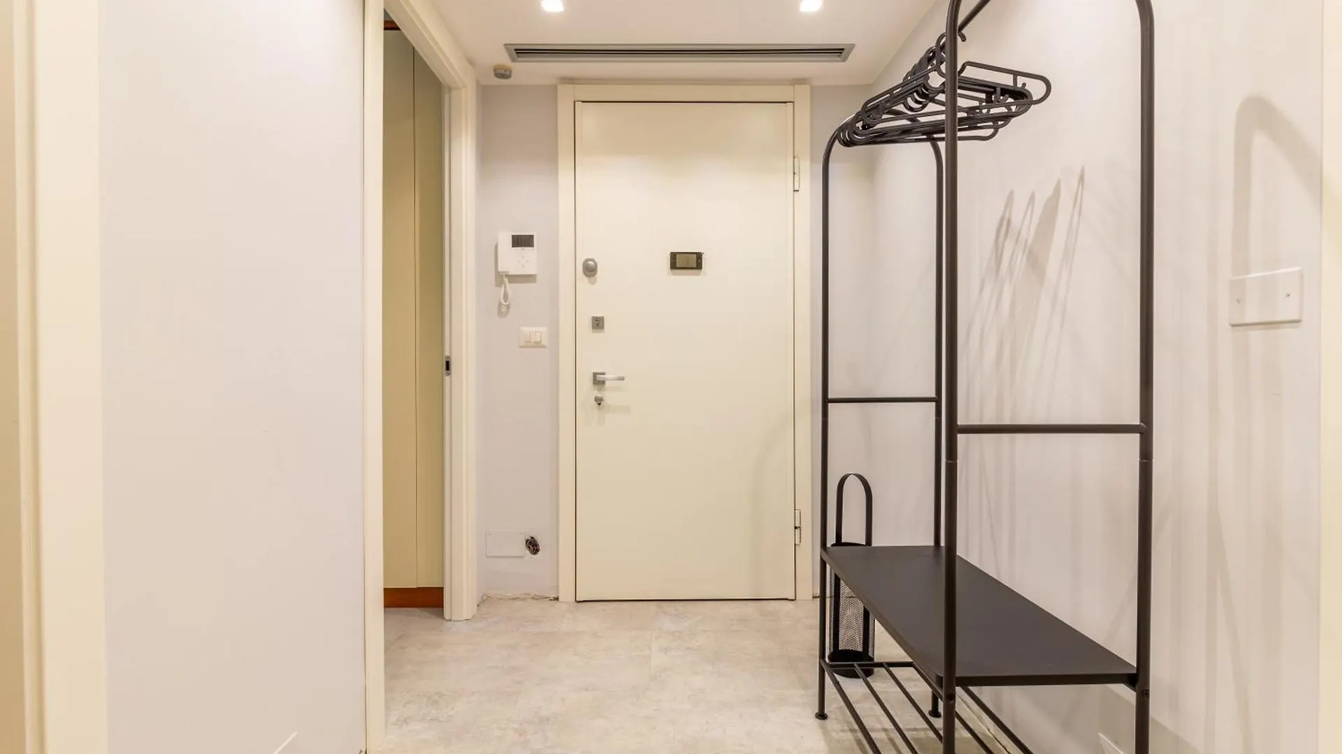 Palmanova 125 Bright Apartment Milan