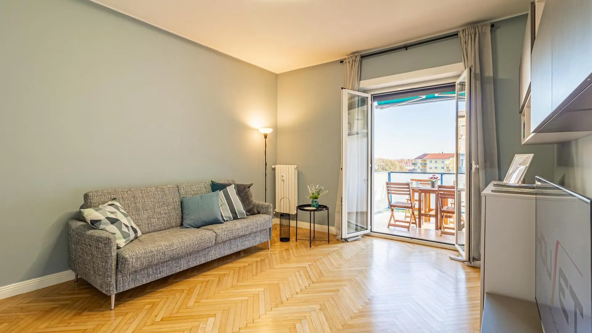 Palmanova 125 Bright Apartment Milan