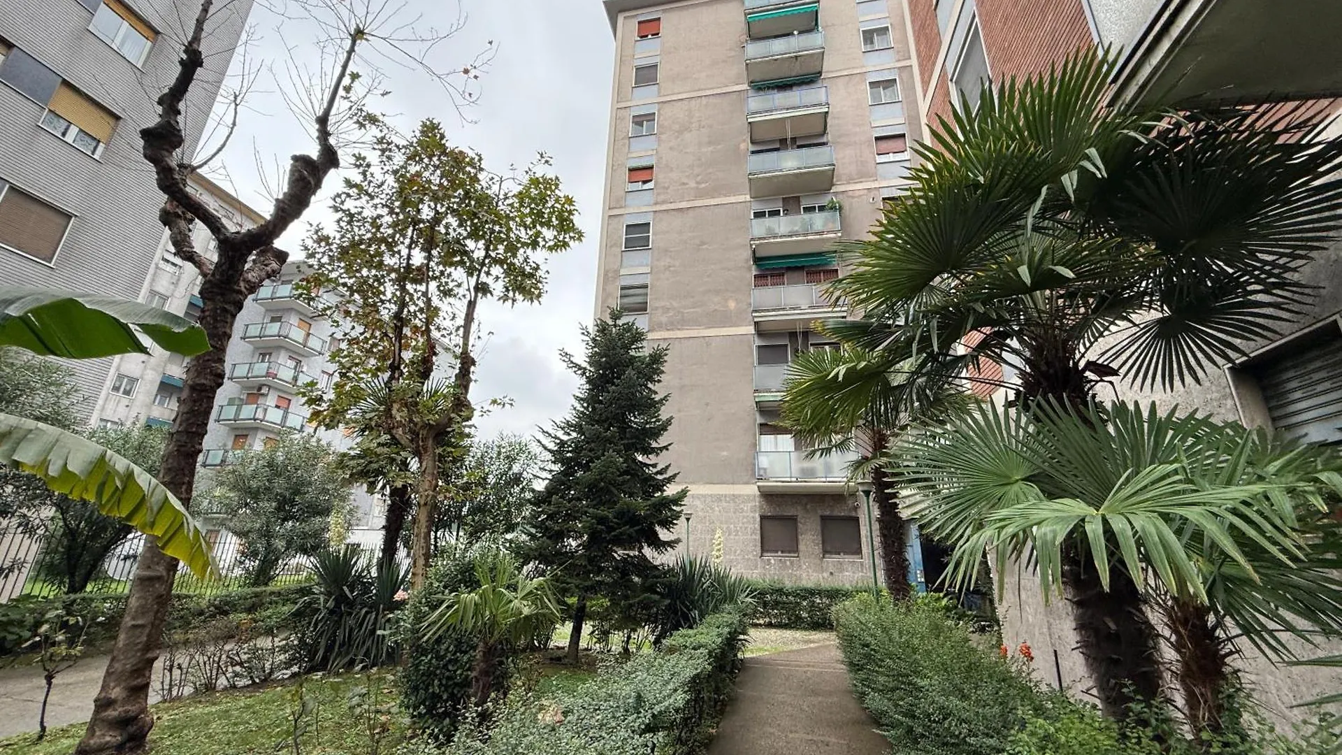 Palmanova 125 Bright Apartment Milan